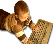 Carlos. Un bebé jugando con el teclado